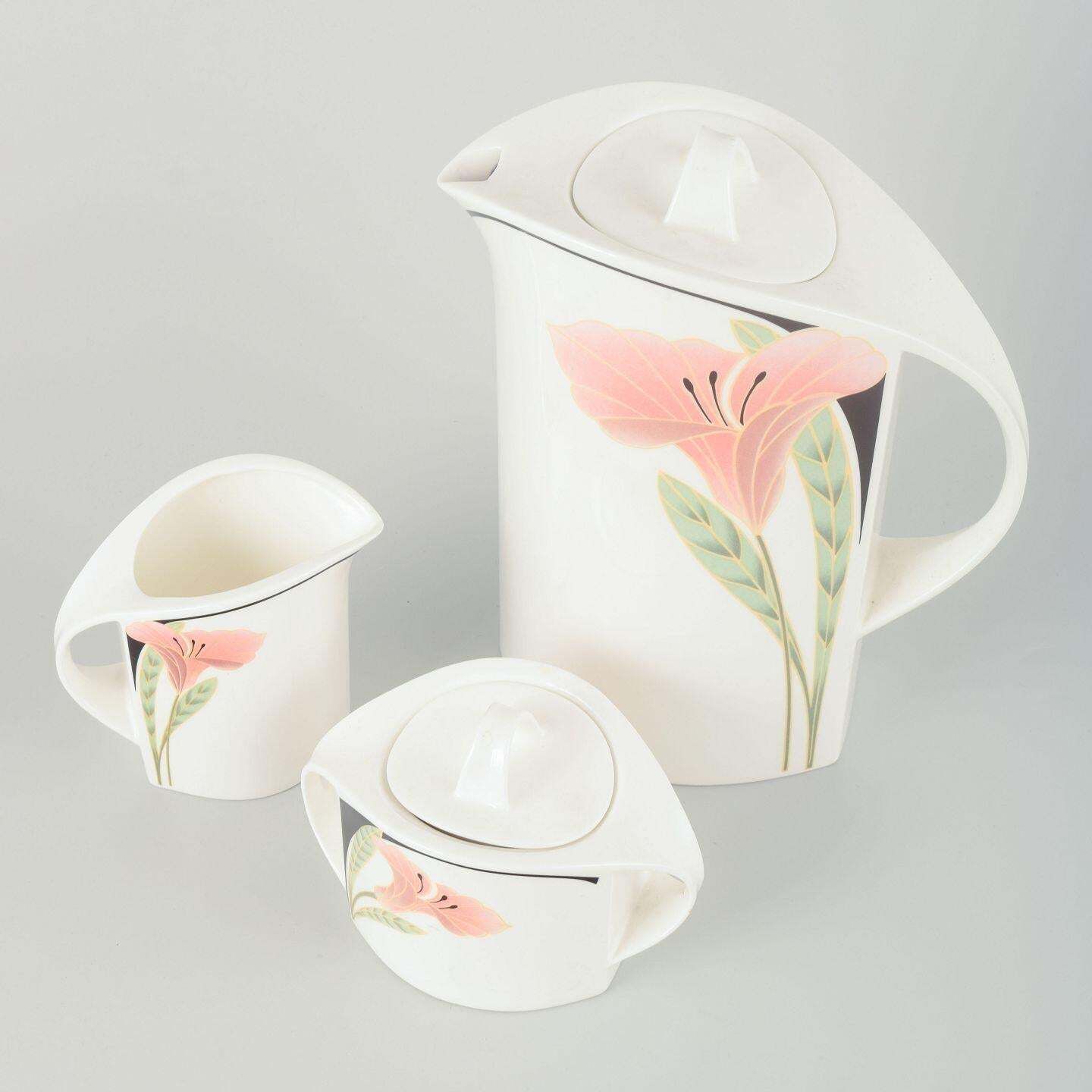 Villeroy & Boch. Koffieservies "Iris" bestaande uit koffiepot, suikerpot en melkkan photo furniture