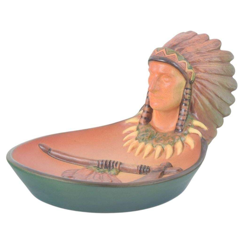Ipsens Enke. Art Pottery schaal met hoofd van een Native American. jaren 1920