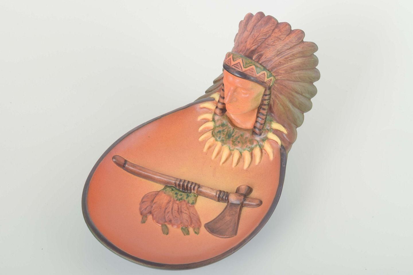 Ipsens Enke. Art Pottery schaal met hoofd van een Native American. jaren 1920 photo furniture