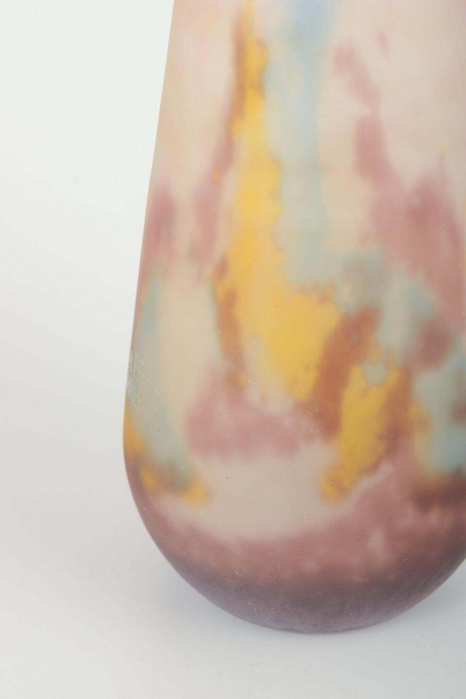 Muller Frères, Luneville. Cilindrische vaas in meerkleurig opaalkleurig glas. photo for sale