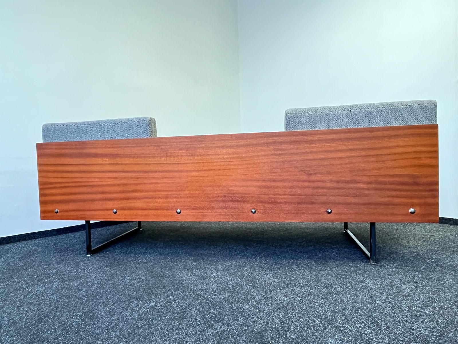photo furniture Mid Century 2 Zits Designsofa/Daybed In Mahonie — 1970 / Tsjecho Slowakije