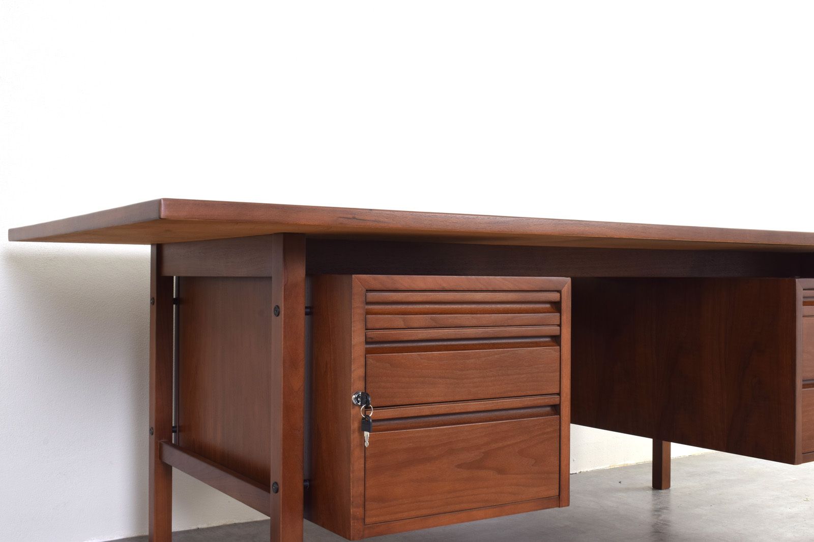 photo furniture Mid Century Large American Walnut Executive Desk