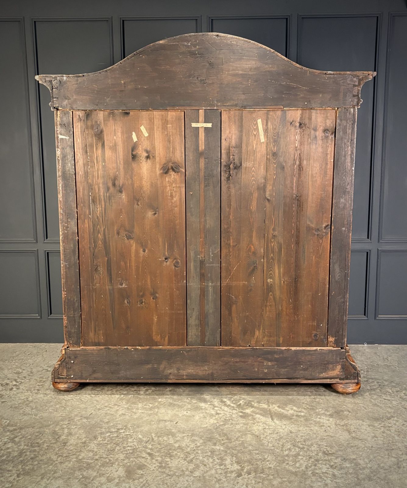 Large Continental Oak & Walnut Armoire photo vinterior