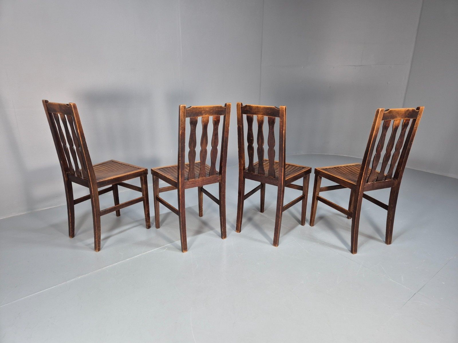 photo furniture Vintage 1920s Dining Chairs Beechwood Solid Seats Robust Unusual Eb10704 Vdin