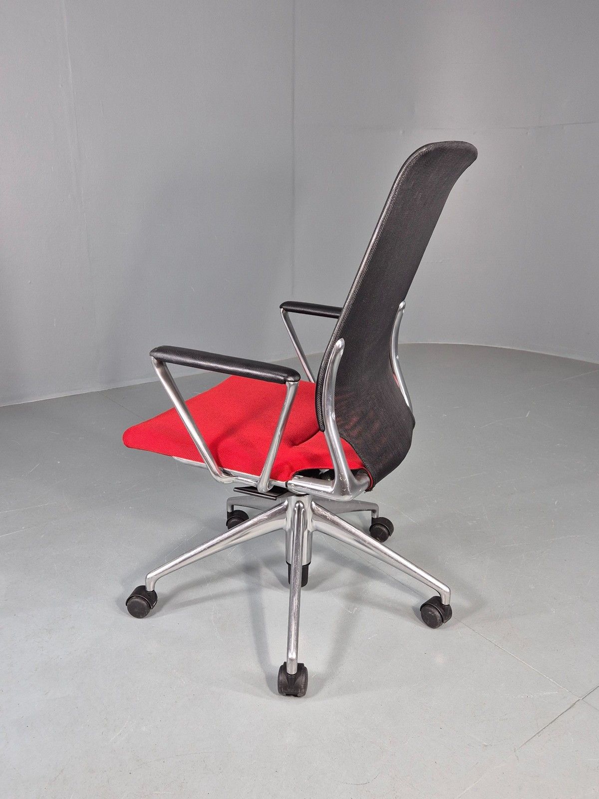 Vintage Vitra Media Office Chair Red And Black Eb12246 photo 180.0