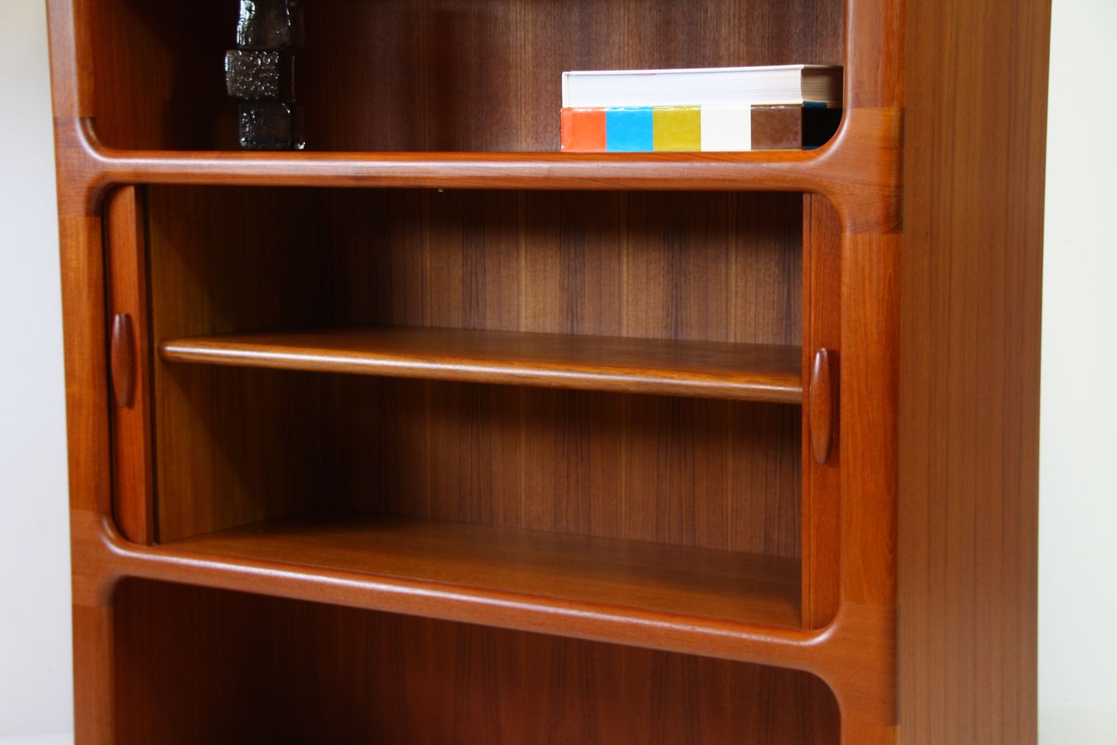 photo vinterior Danish Mid Centrury Bookcase By Dyrlund   Teak