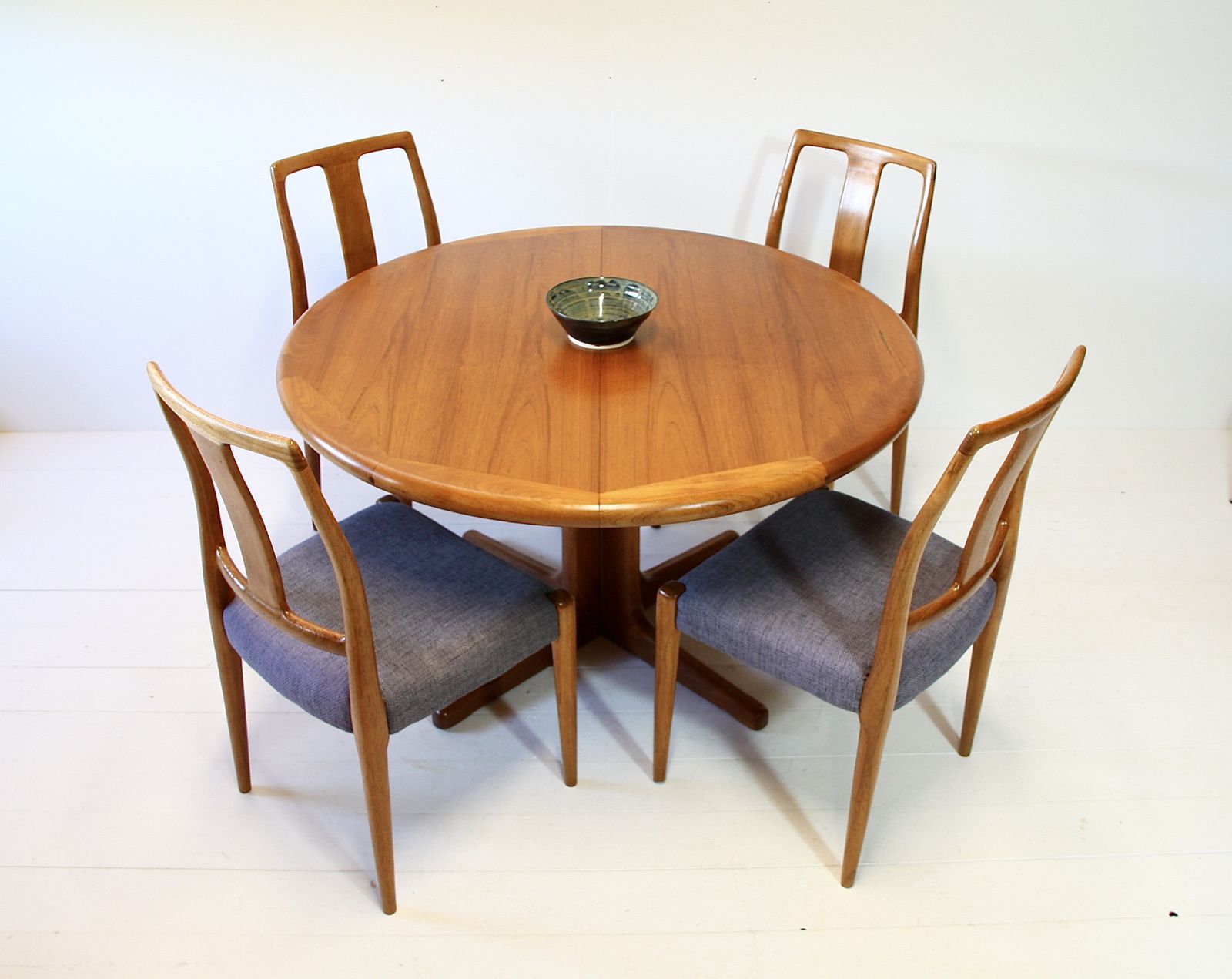 Vintage Danish Extending Dining Table   Teak C.1960 photo furniture