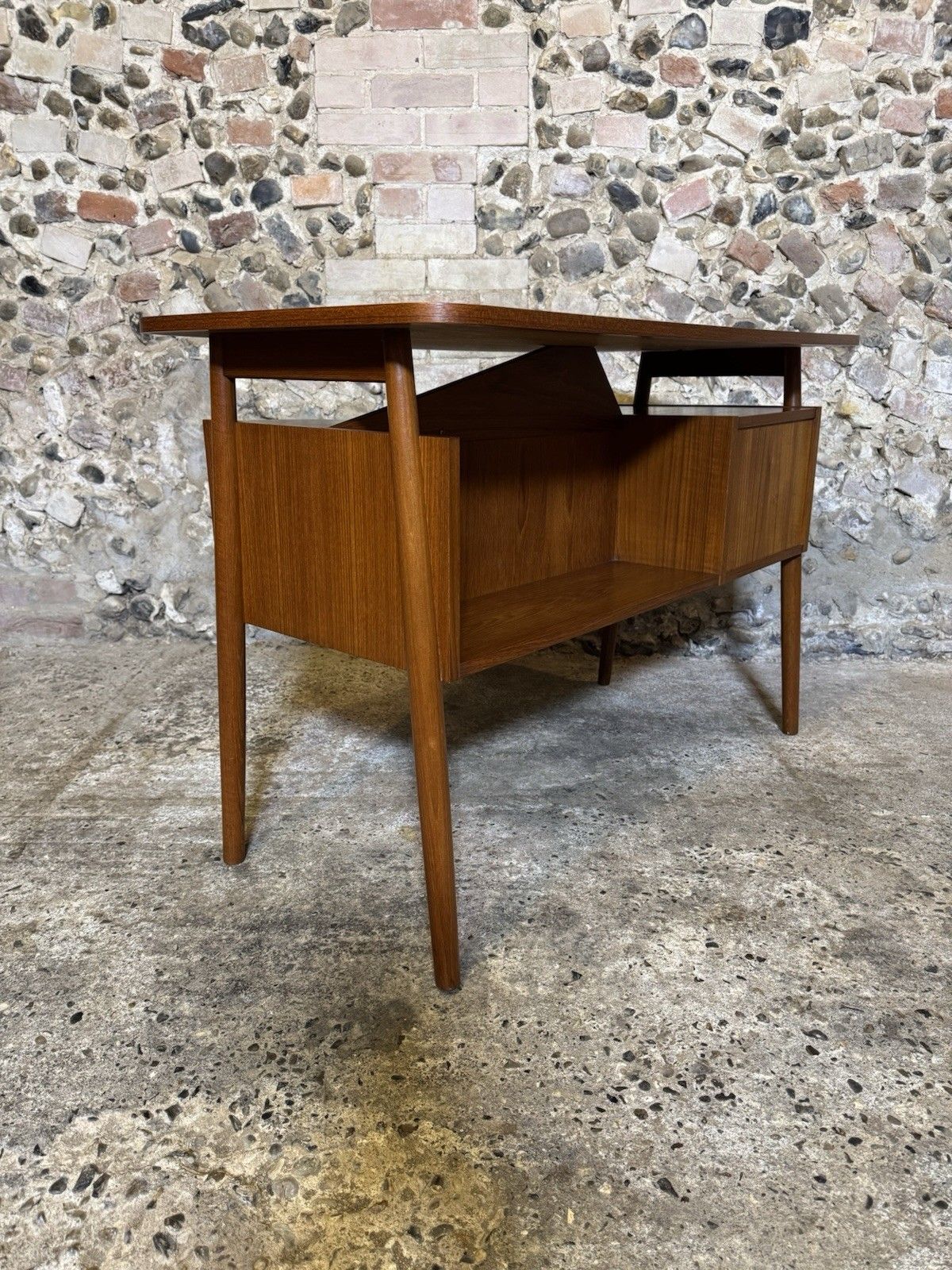 photo vinterior 🚛 Vintage Mid Century Small Danish Teak Desk By Gunnar Nielsen For Tibergaard
