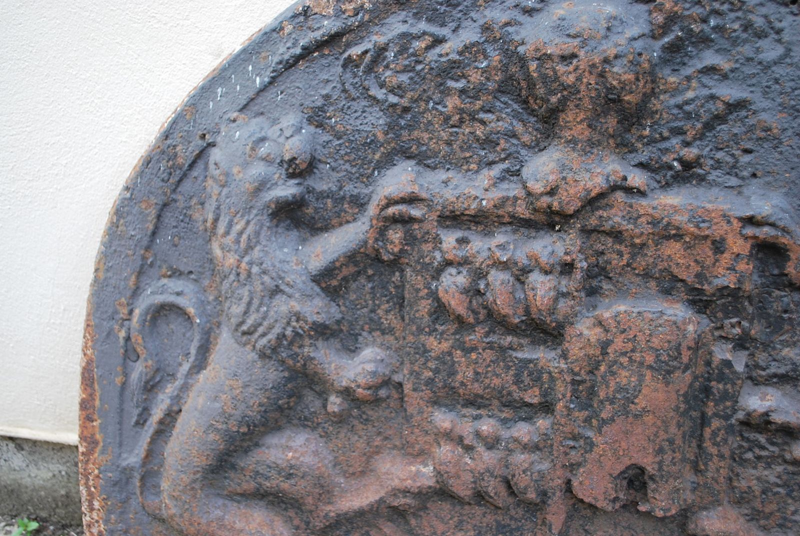 17th Century Cast Iron Fire Back photo vinterior