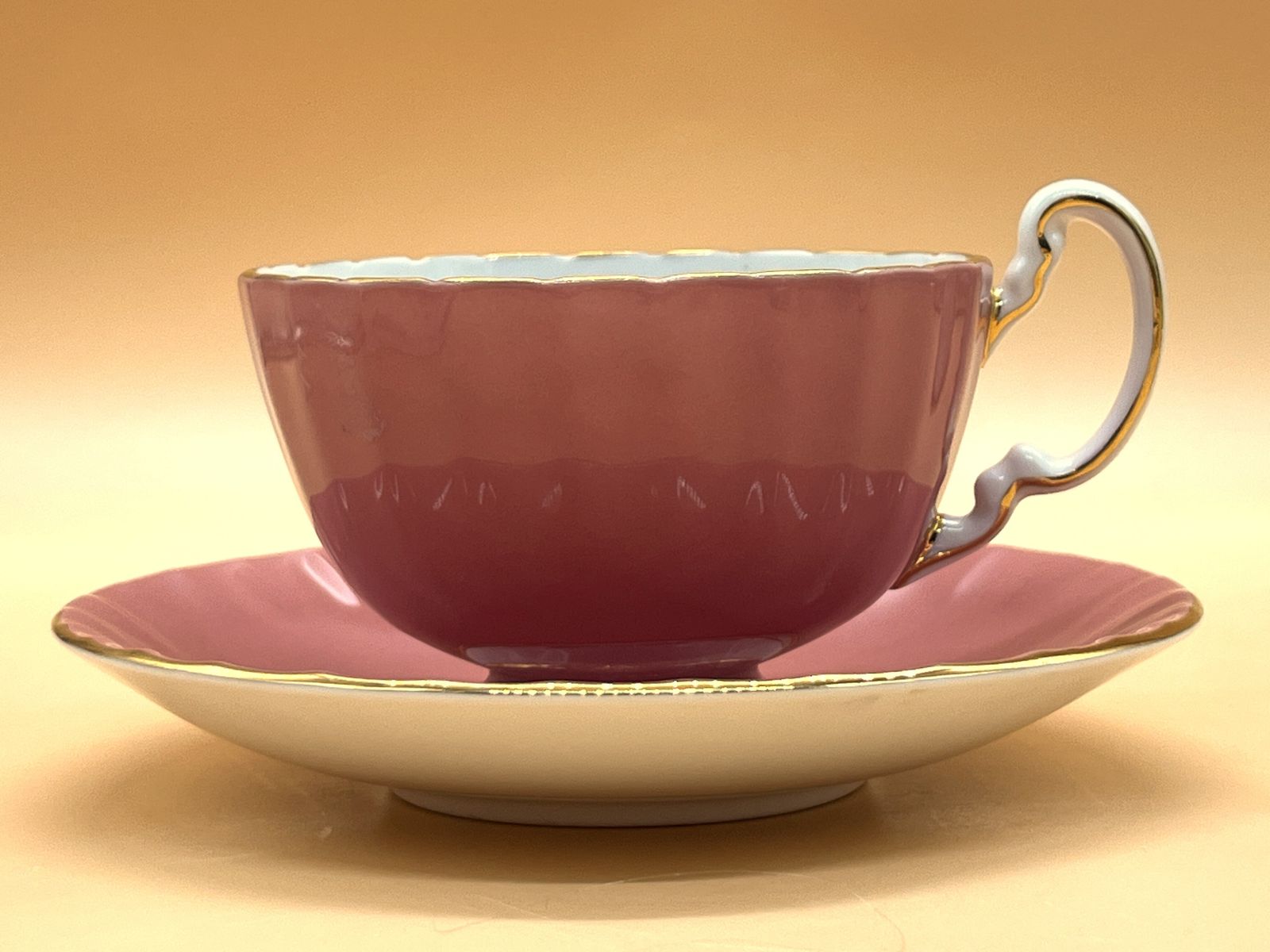 Aynsley China Oban vorm Pembroke dessin roze vitrine theekop en schotel duo. photo vintage