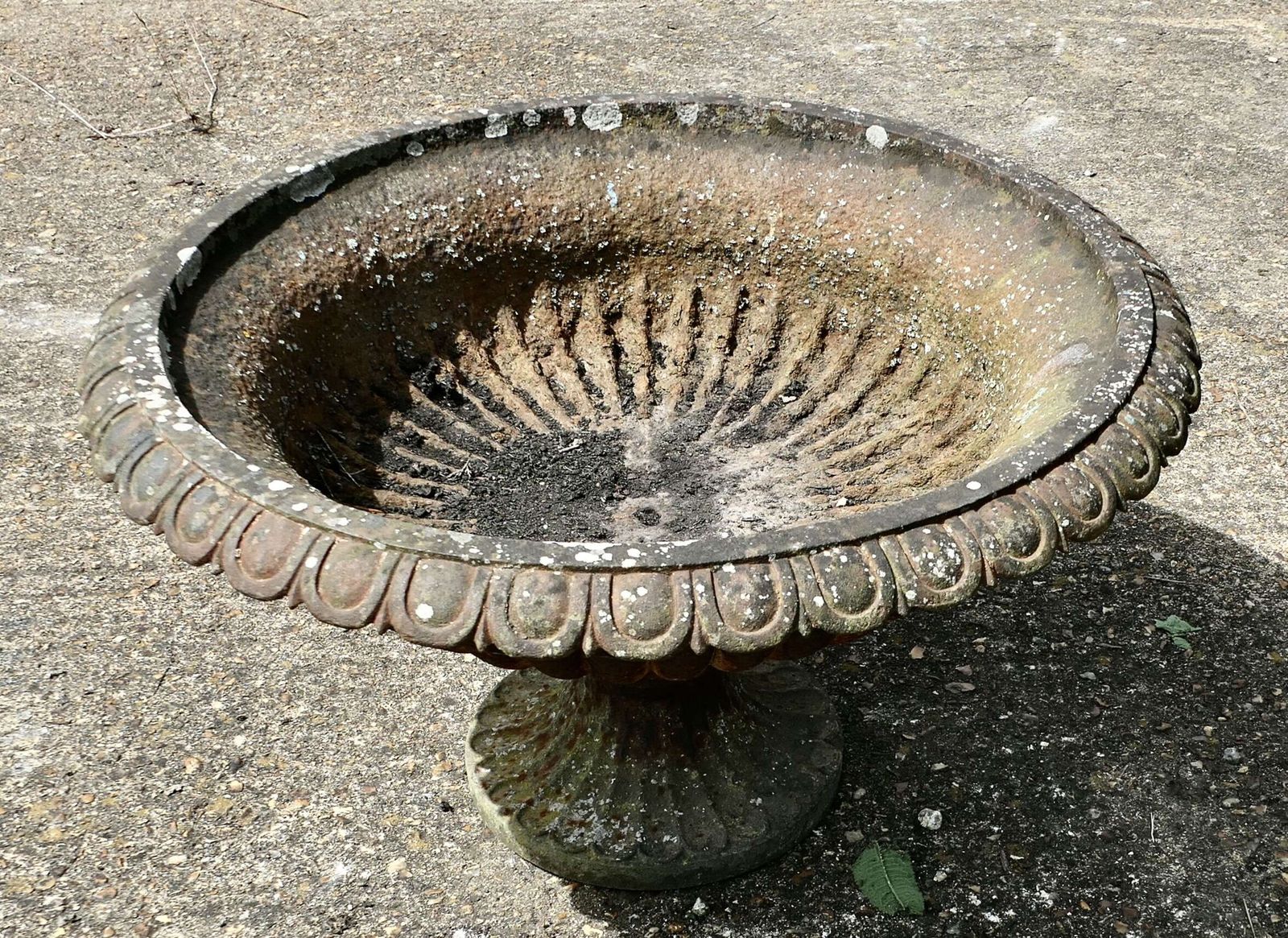 Large 19th Century Cast Iron Garden Urn, Garden Jardiniere photo furniture