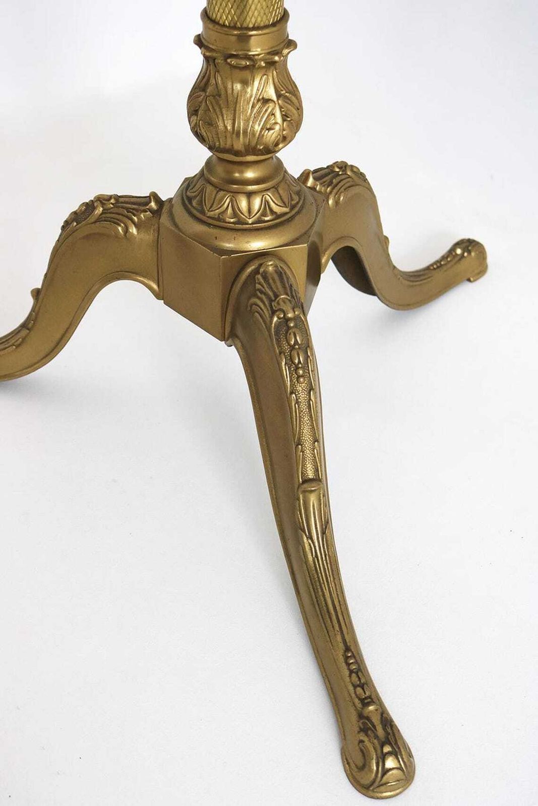 Meubels Sierlijke Italiaanse messing kapstok met draaibare kroon – Hollywood Regency photo