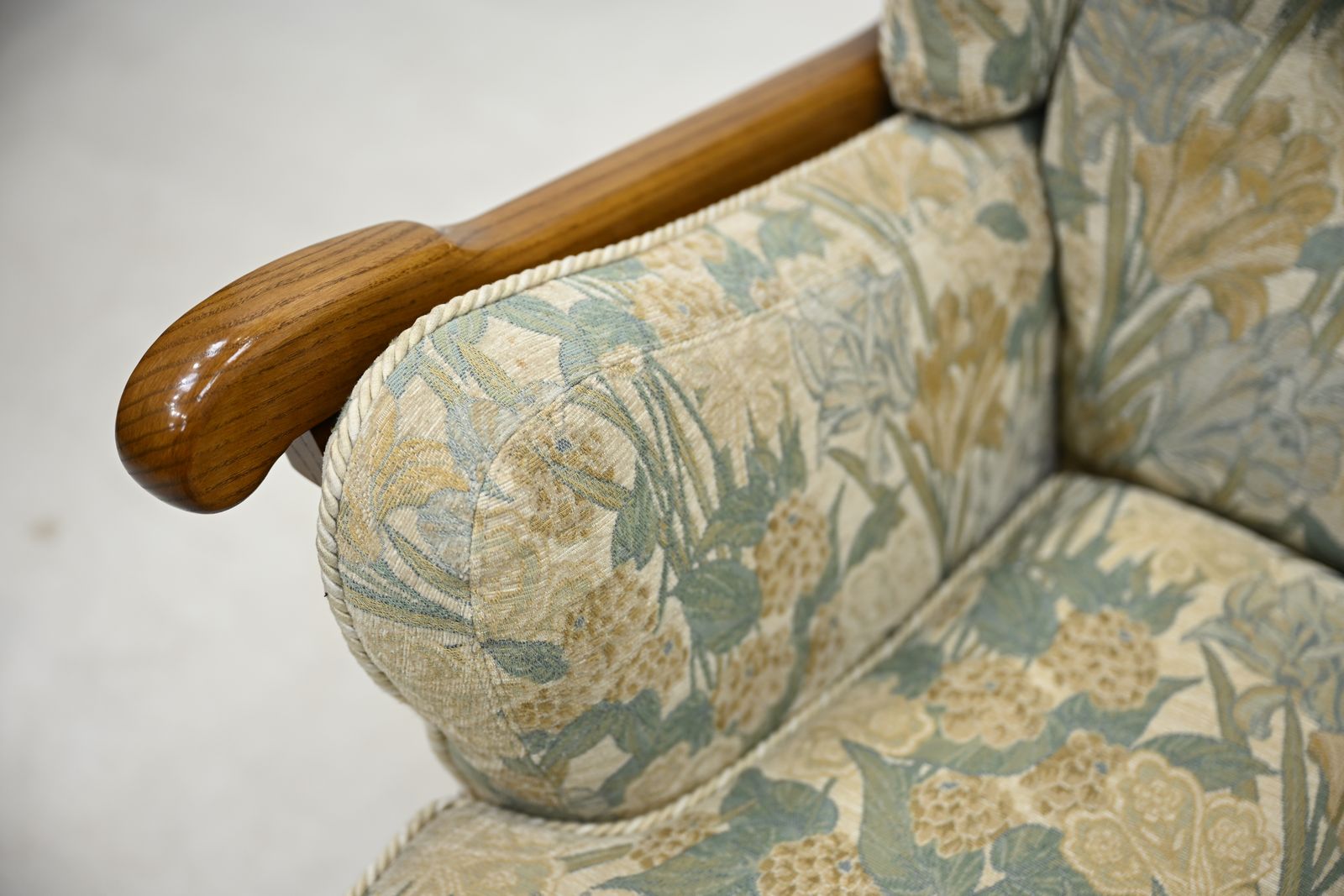 photo vinterior Ercol Cloister Wing Back Easy Fireside Armchair Golden Dawn *Free Delivery
