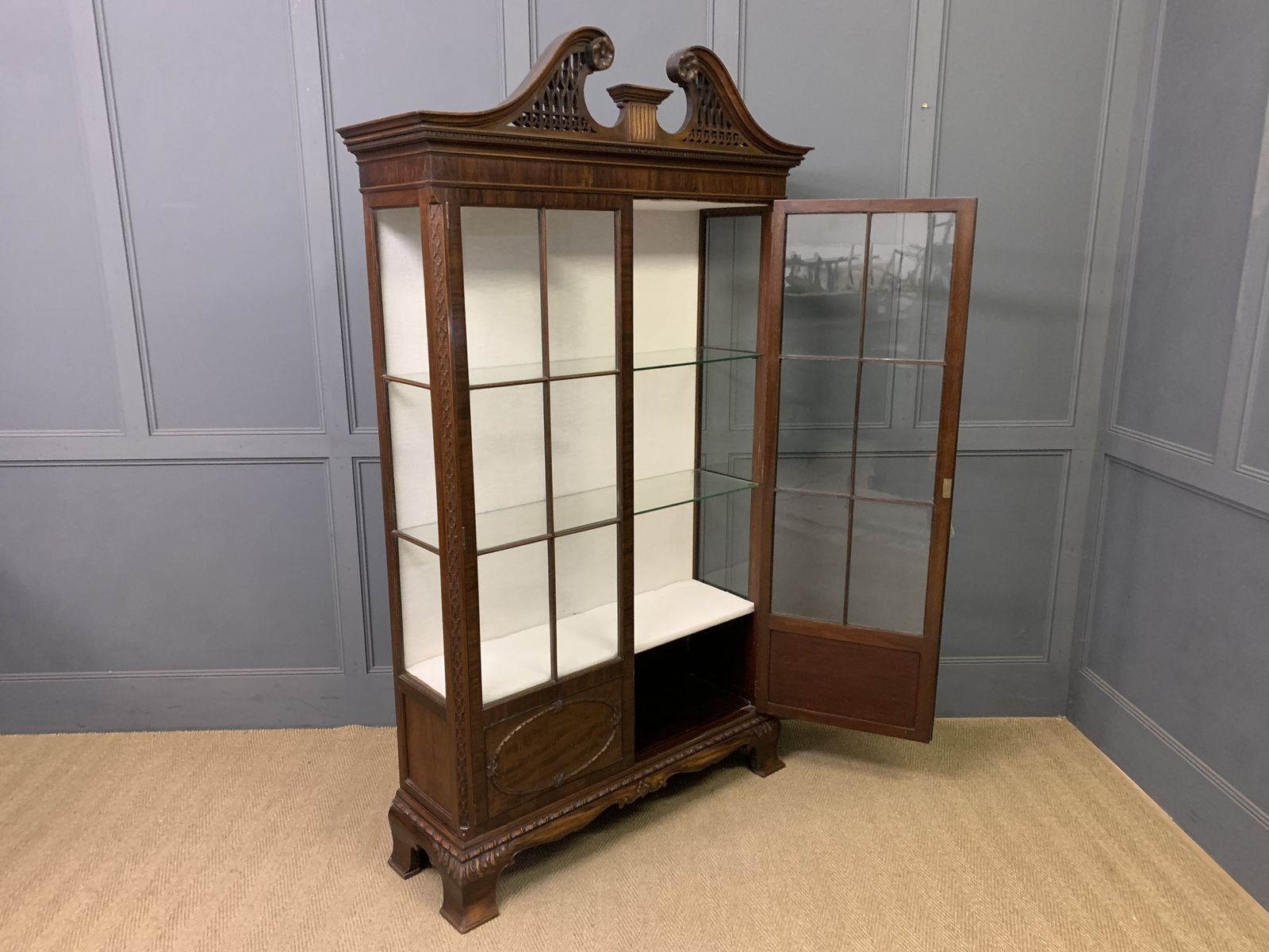 1250.0 Chippendale Stye Mahogany Display Cabinet photo
