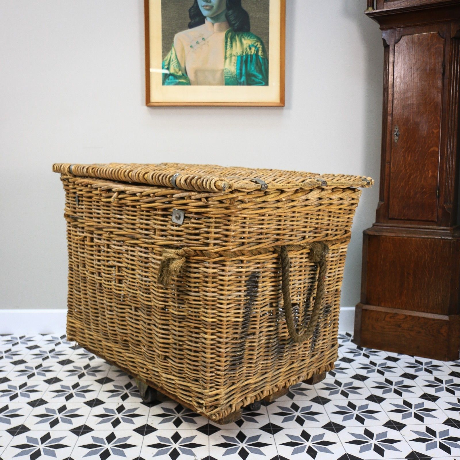 photo buy Arthur Craven Mill Basket In Wicker With Rope Handles And Lid