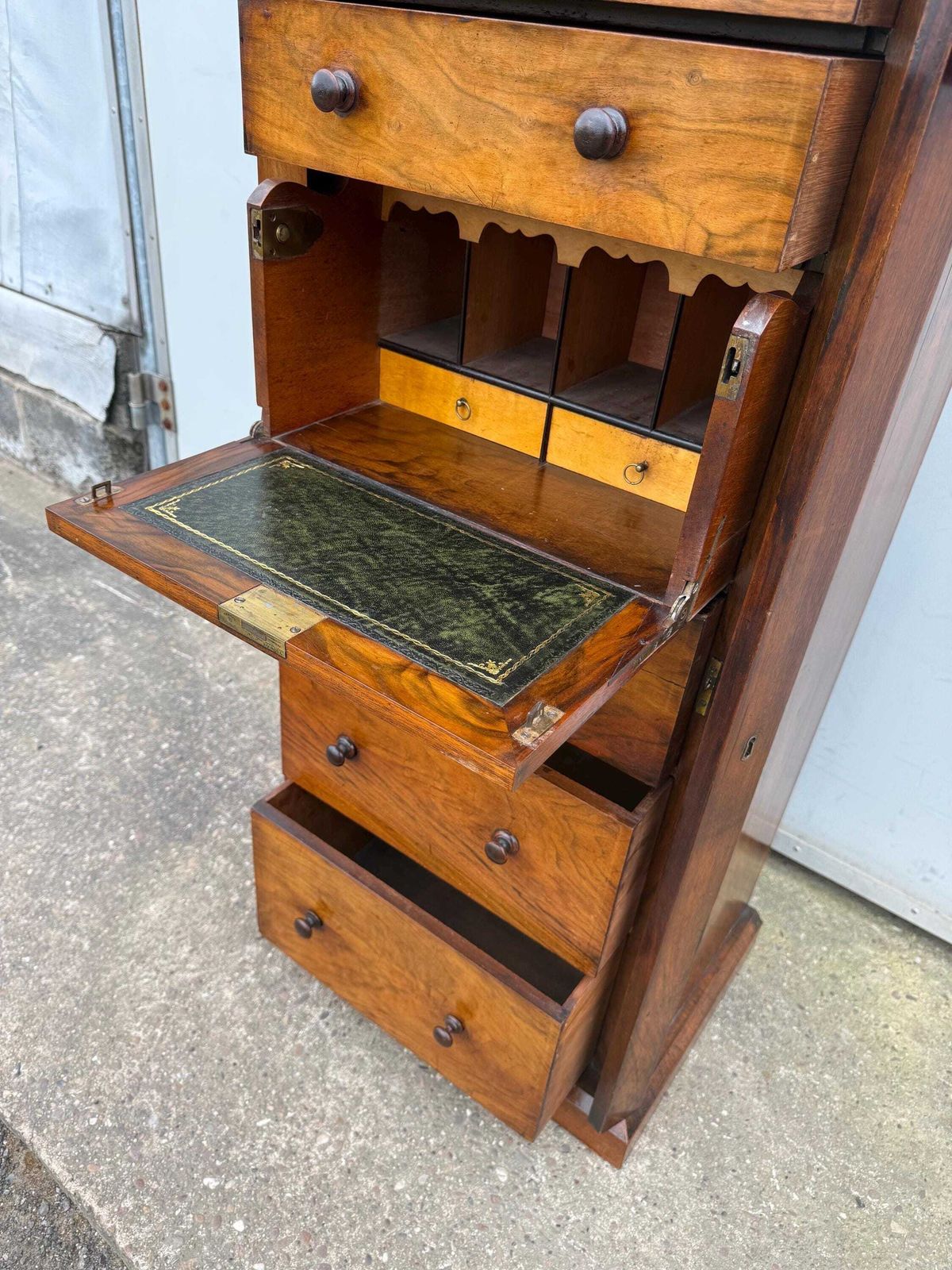 photo vinterior Victorian Mahogany Wellington Chest Of Drawers With Secretaire
