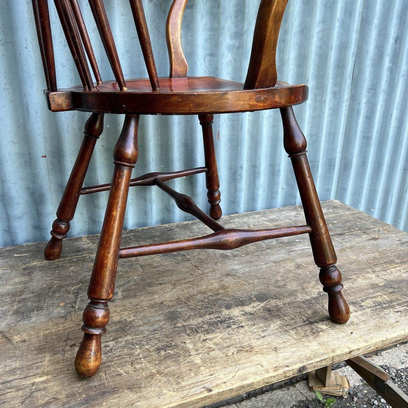 photo furniture Antique Windsor Goldsmith Comb Stick Back Armchair 19th Century Elm & Beech