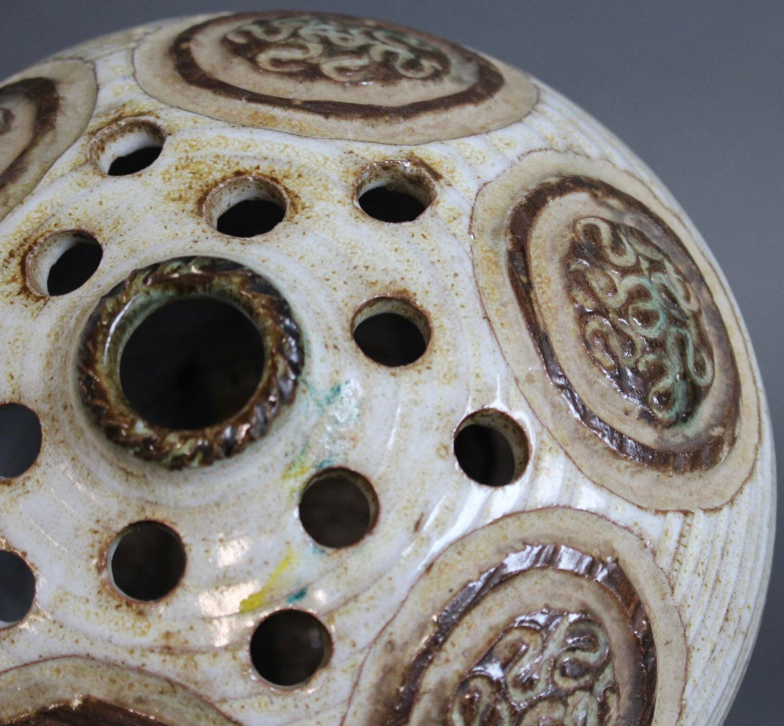photo vinterior Vintage French Ceramic Flower Holder By Marcel Giraud (Circa 1960s)