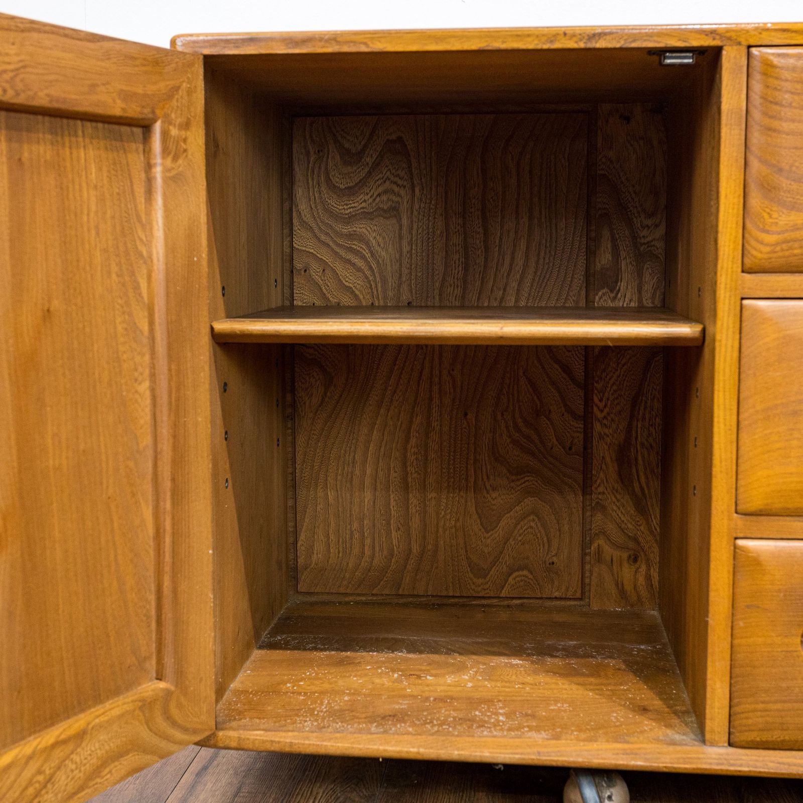 Ercol Windsor Elm Sideboard Model 455 photo vintage
