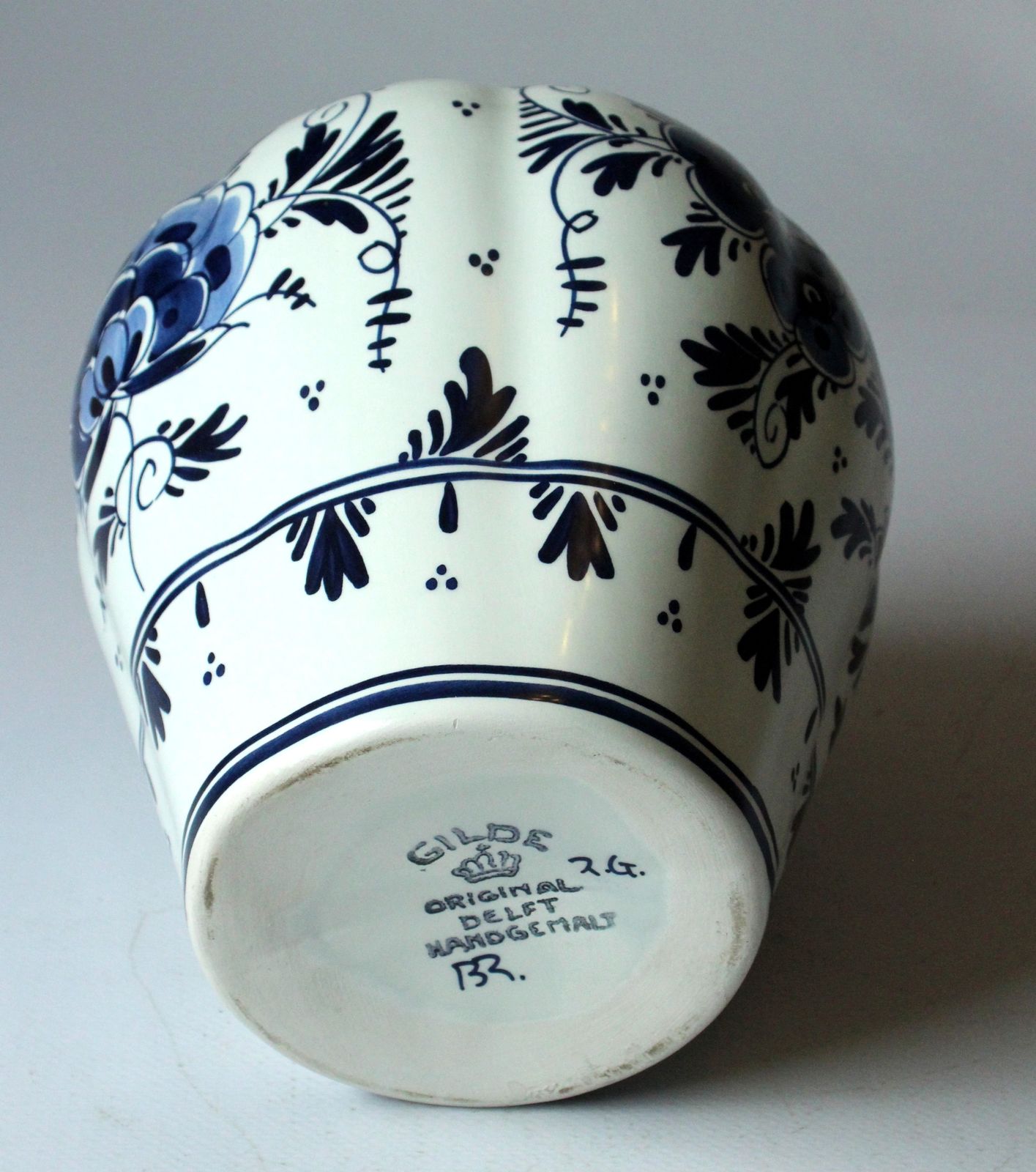 Woonaccessoires 2 Handgeschilderde Delfts Porseleinen Vazen met Deksel als Set, Vintage, Gemerkt photo