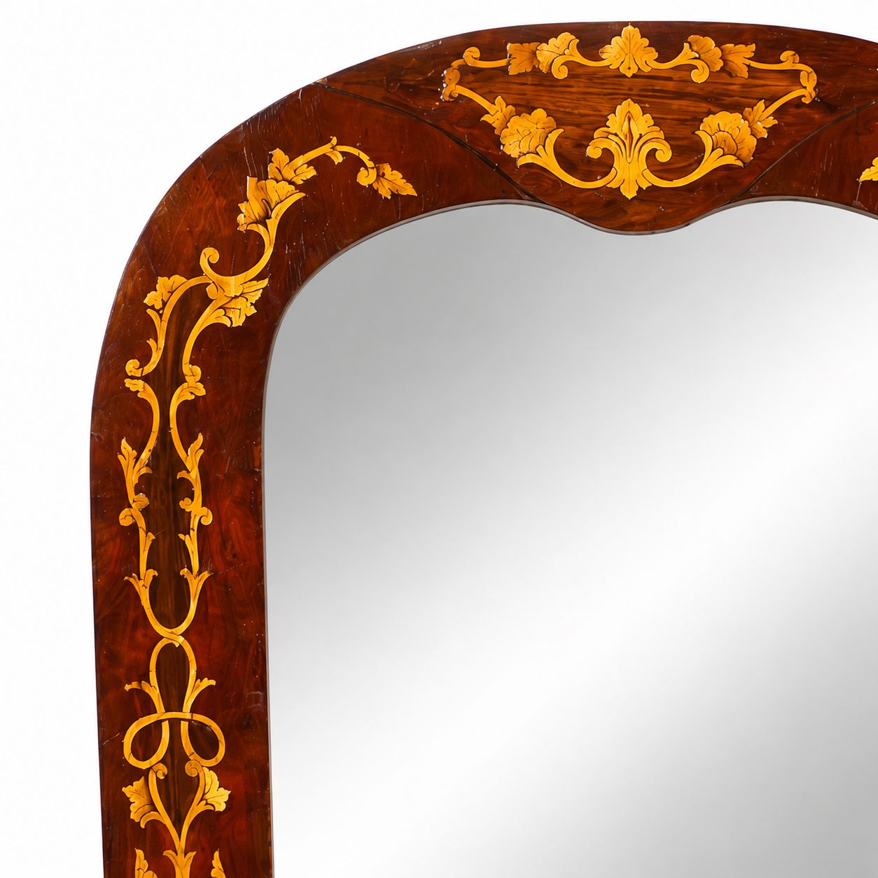 Venetiaanse ingelegde walnoten spiegel met rococo-marqueterie, Venetië, Italië photo furniture