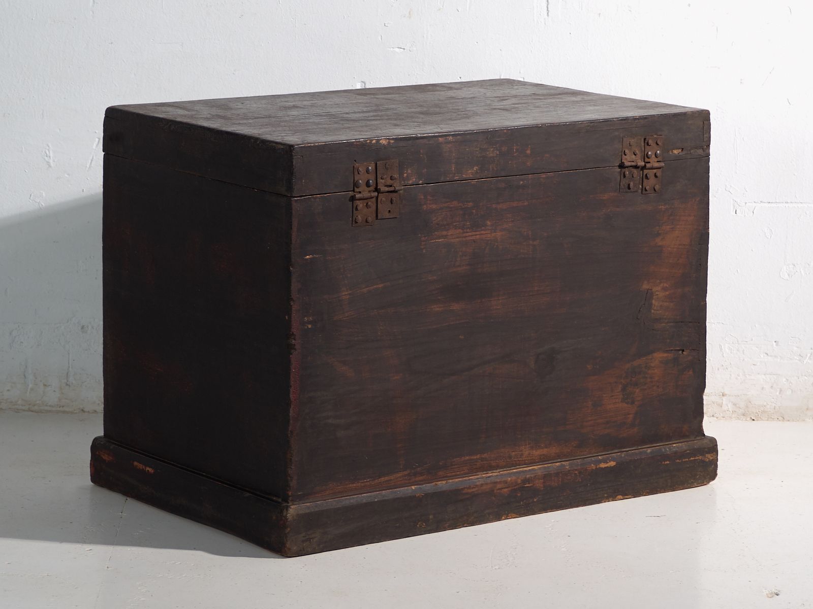 Antique Painted Trunk In Pine Wood – China, Circa 1900 photo Furniture