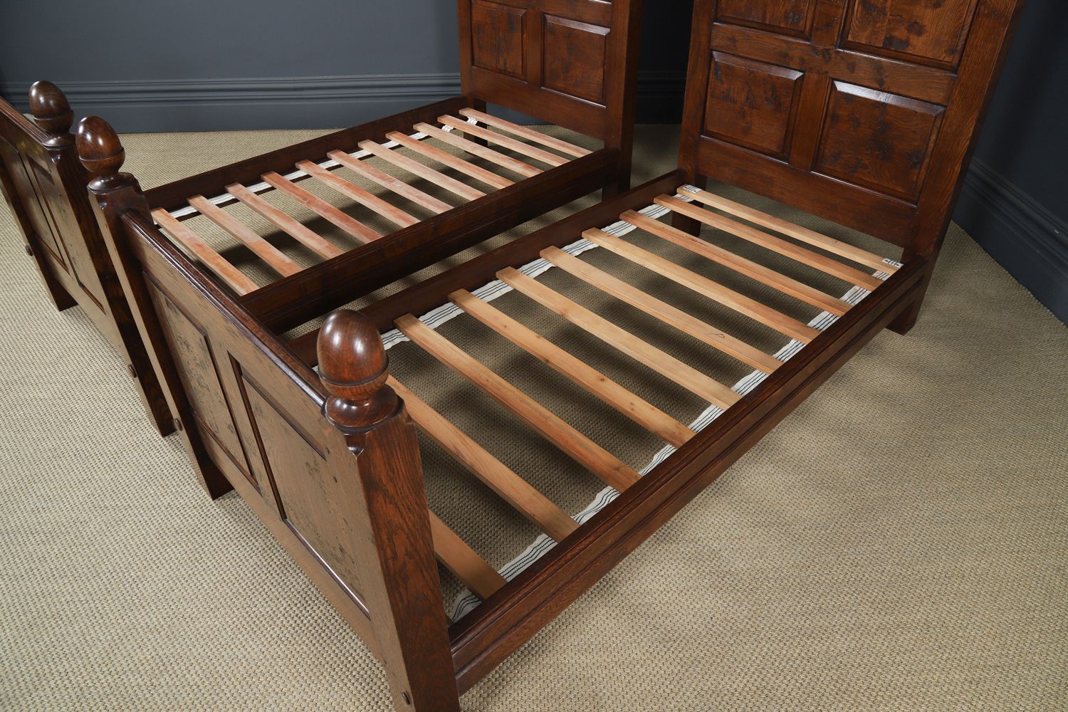 English 17th Century Style Pair Of Figured Oak 3ft Single Beds (Circa 1980) photo vinterior