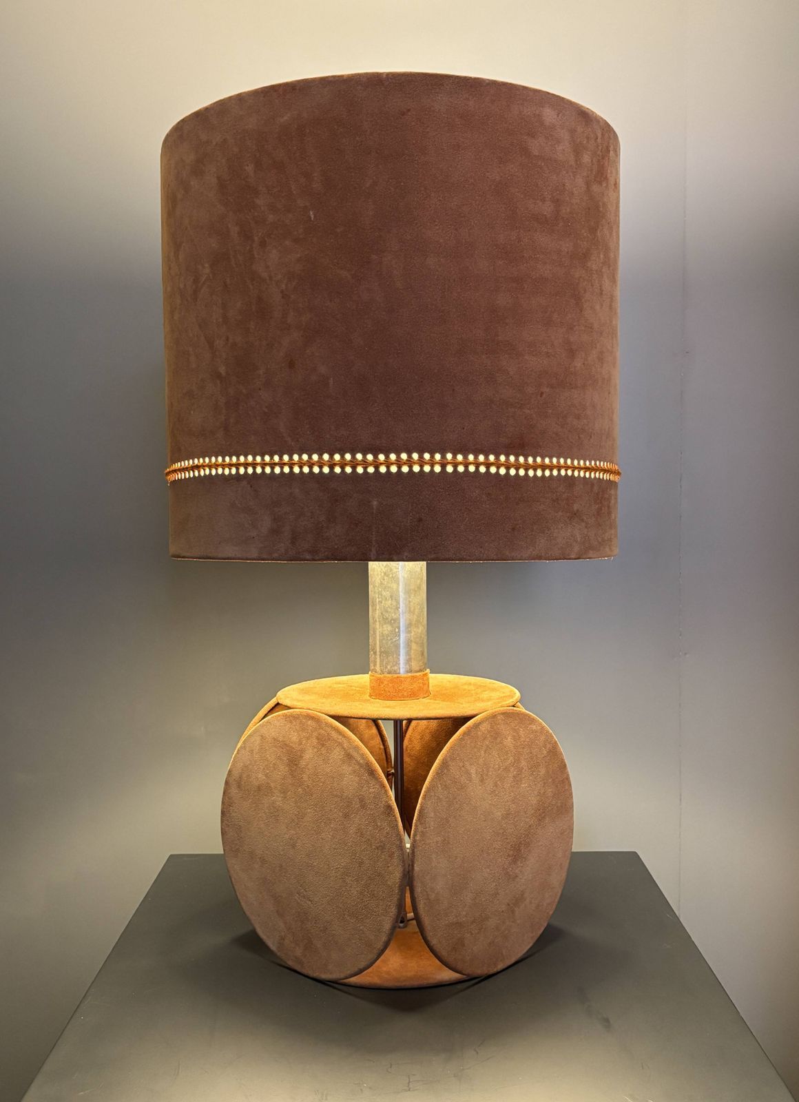 Luminaires Grande lampe de table mid-century en daim terracotta (82 cm), années 1970 photo