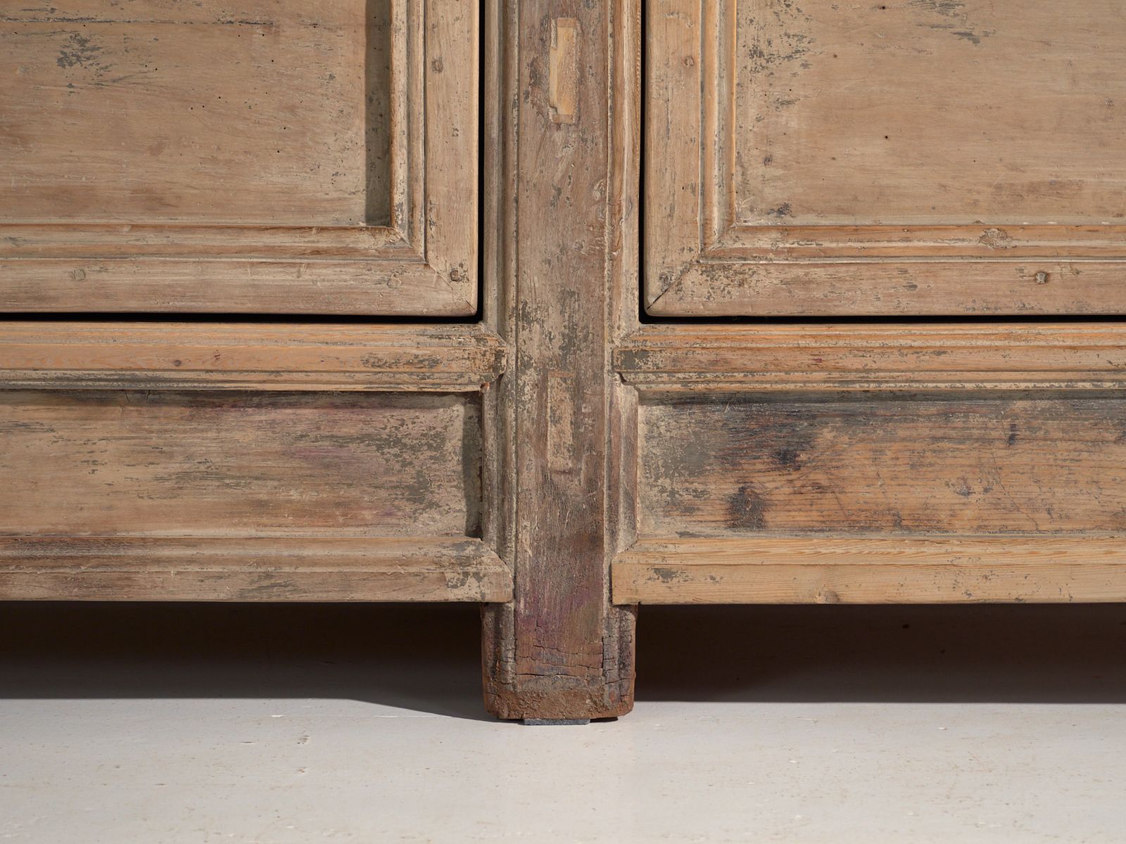 Antique Sideboard In Pine Wood – China, Circa 1930 photo vinterior