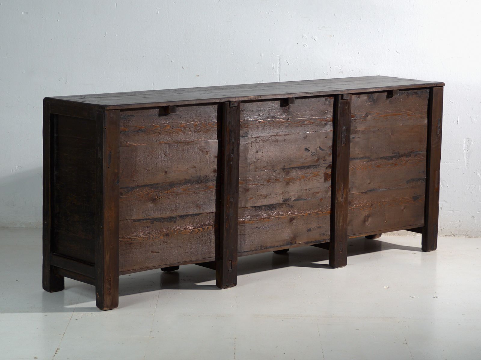 photo furniture Antique Painted Sideboard In Elm Wood – China, Circa 1930