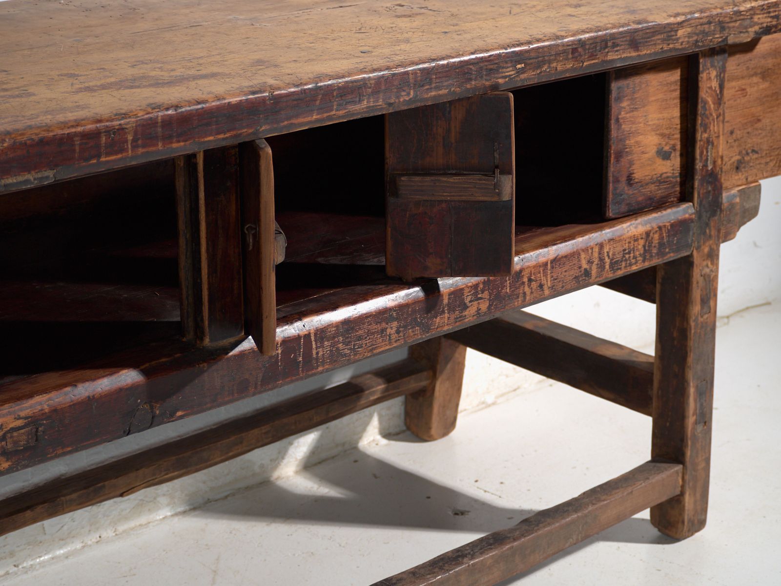 photo furniture Antique Console Table In Elm Wood – China, Circa 1900