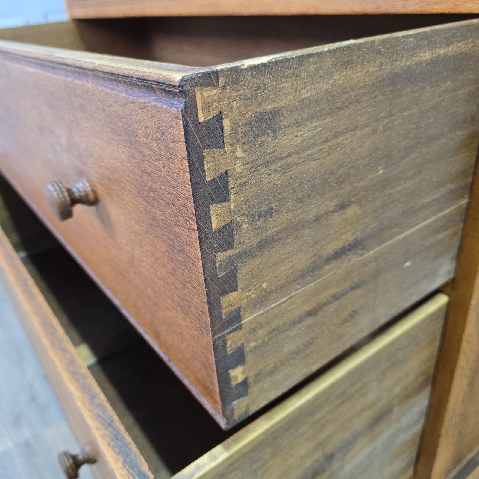 photo vintage Vintage Chest Of Drawers Oak Veneer Vesper Furniture Mid Century Retro Mcm