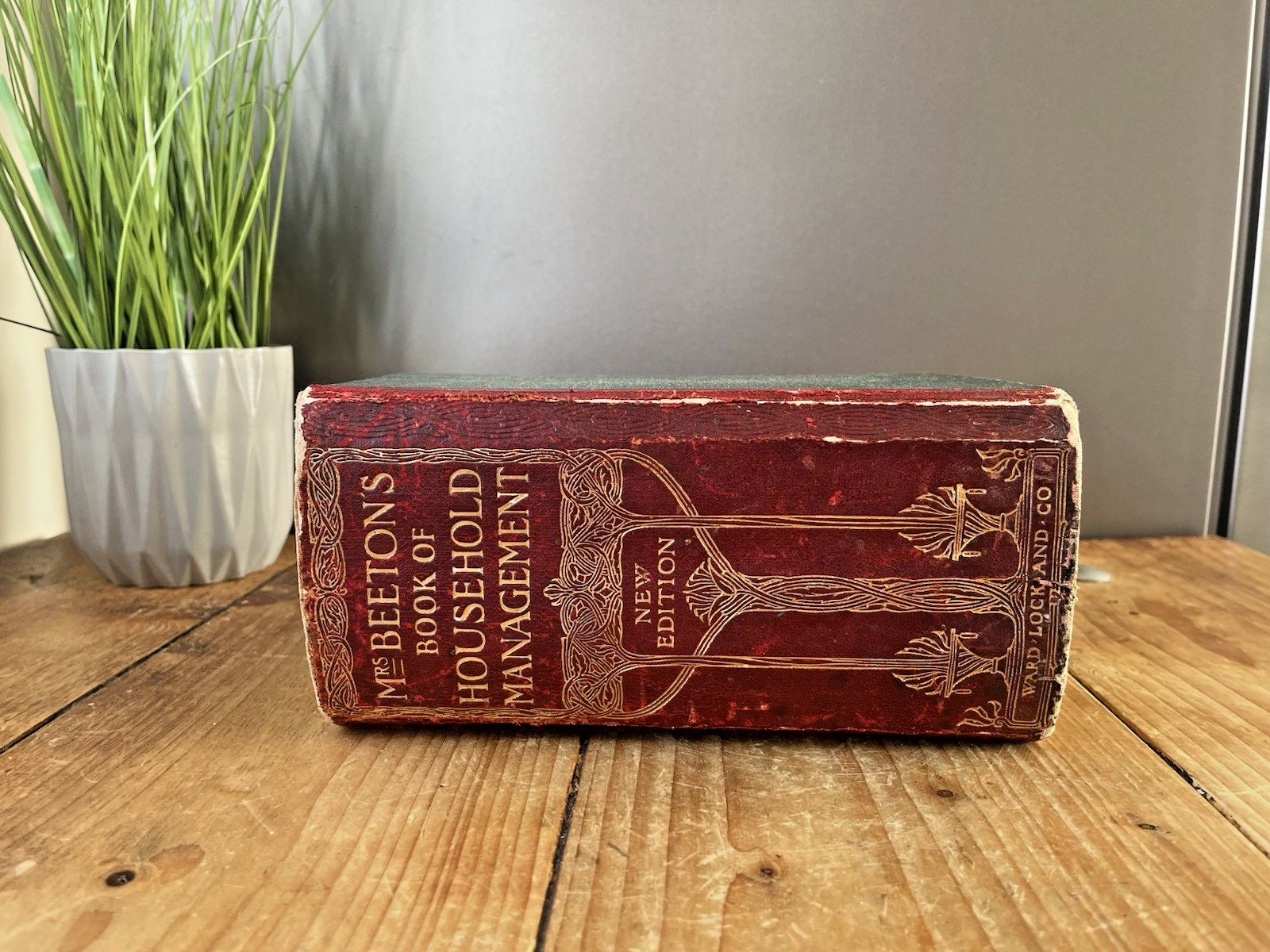 1907 Mrs Beetons Book Of Household Management New Edition Leather Ward Lock & Co photo vintage