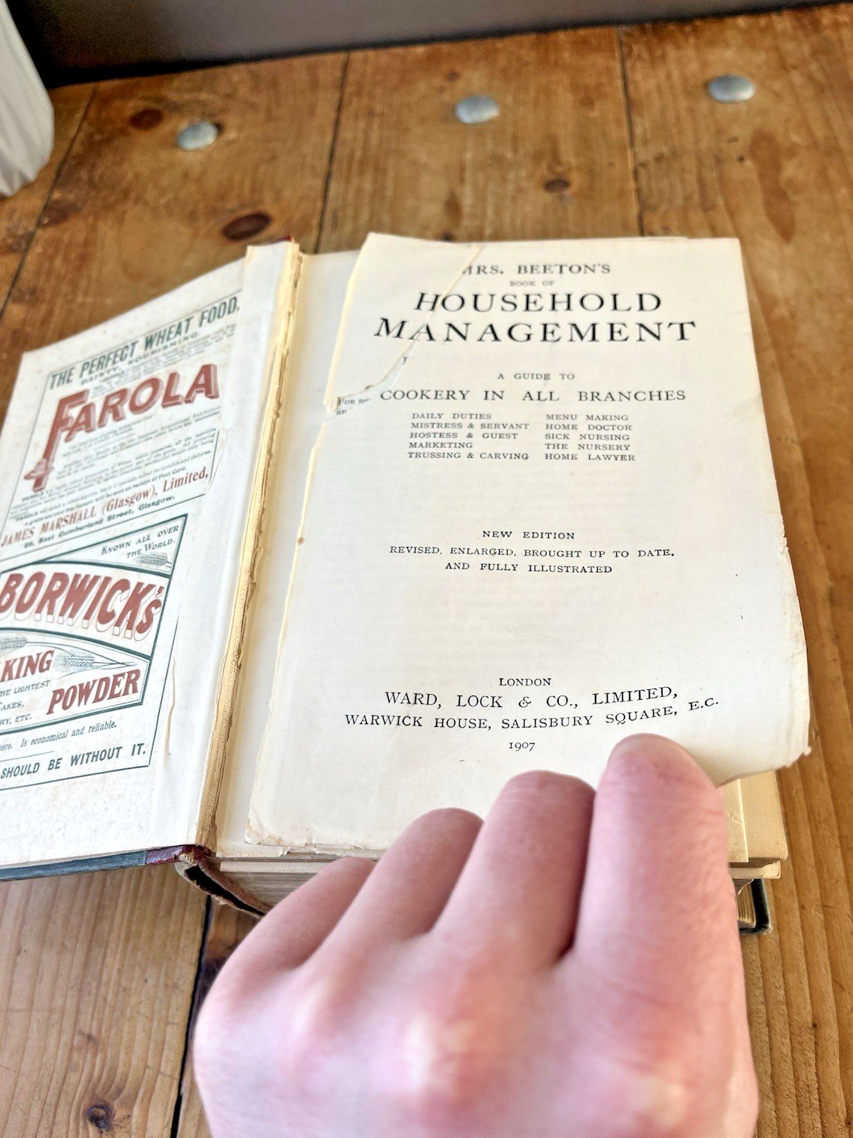 80.0 1907 Mrs Beetons Book Of Household Management New Edition Leather Ward Lock & Co photo