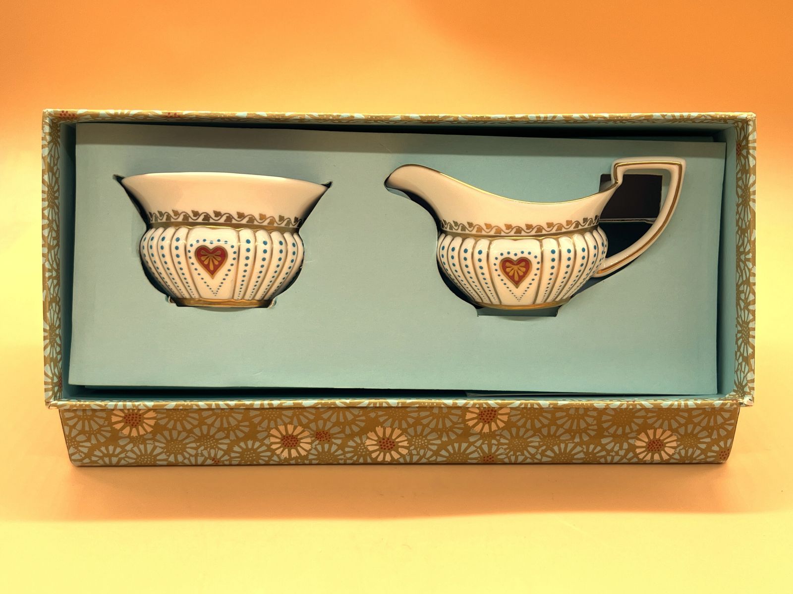 Pot à crème et sucrier Wedgwood China, motif Queen of Hearts, neufs en boîte.