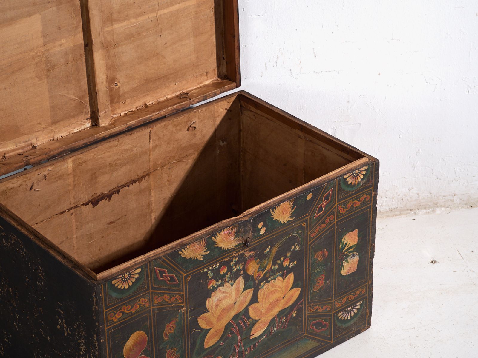 Antique Painted Trunk In Pine Wood – China, Circa 1900 photo 808.0