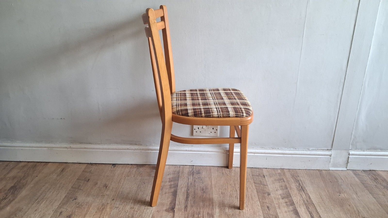 photo vinterior Iconic English Made Mid Century Teak Upholstered Kitchen /Dining Chairs