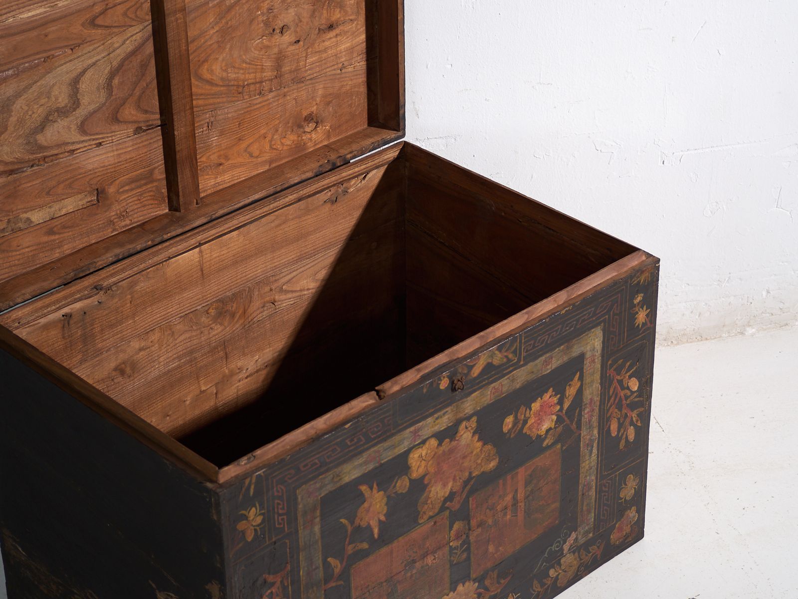 Antique Painted Trunk In Pine Wood – China, Circa 1900 photo Furniture