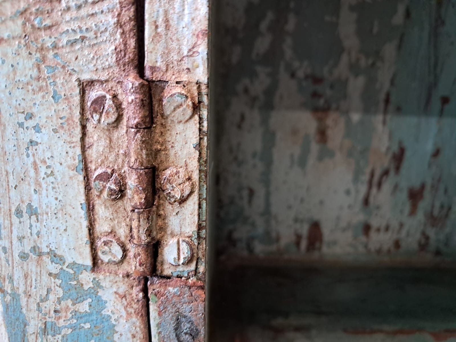 395.0 Rustic Vitrine photo