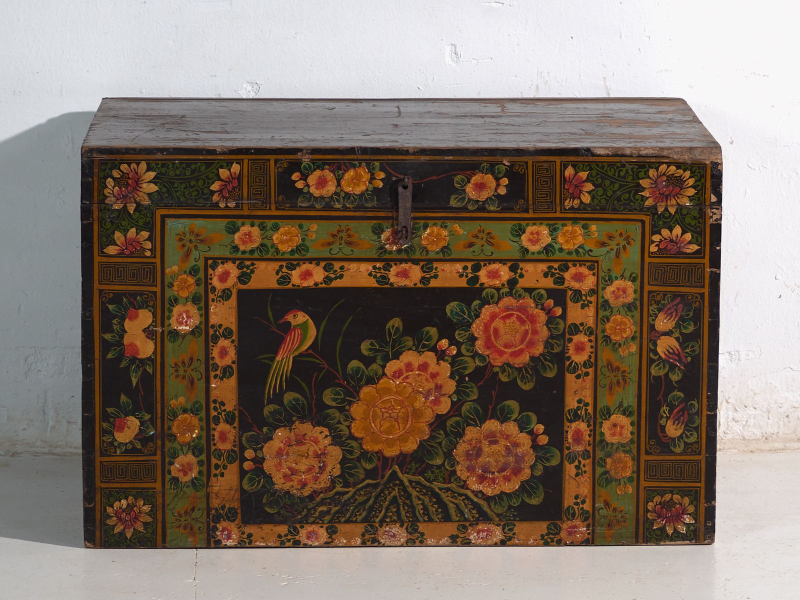 Antique Painted Trunk In Pine Wood – China, Circa 1900 photo vinterior
