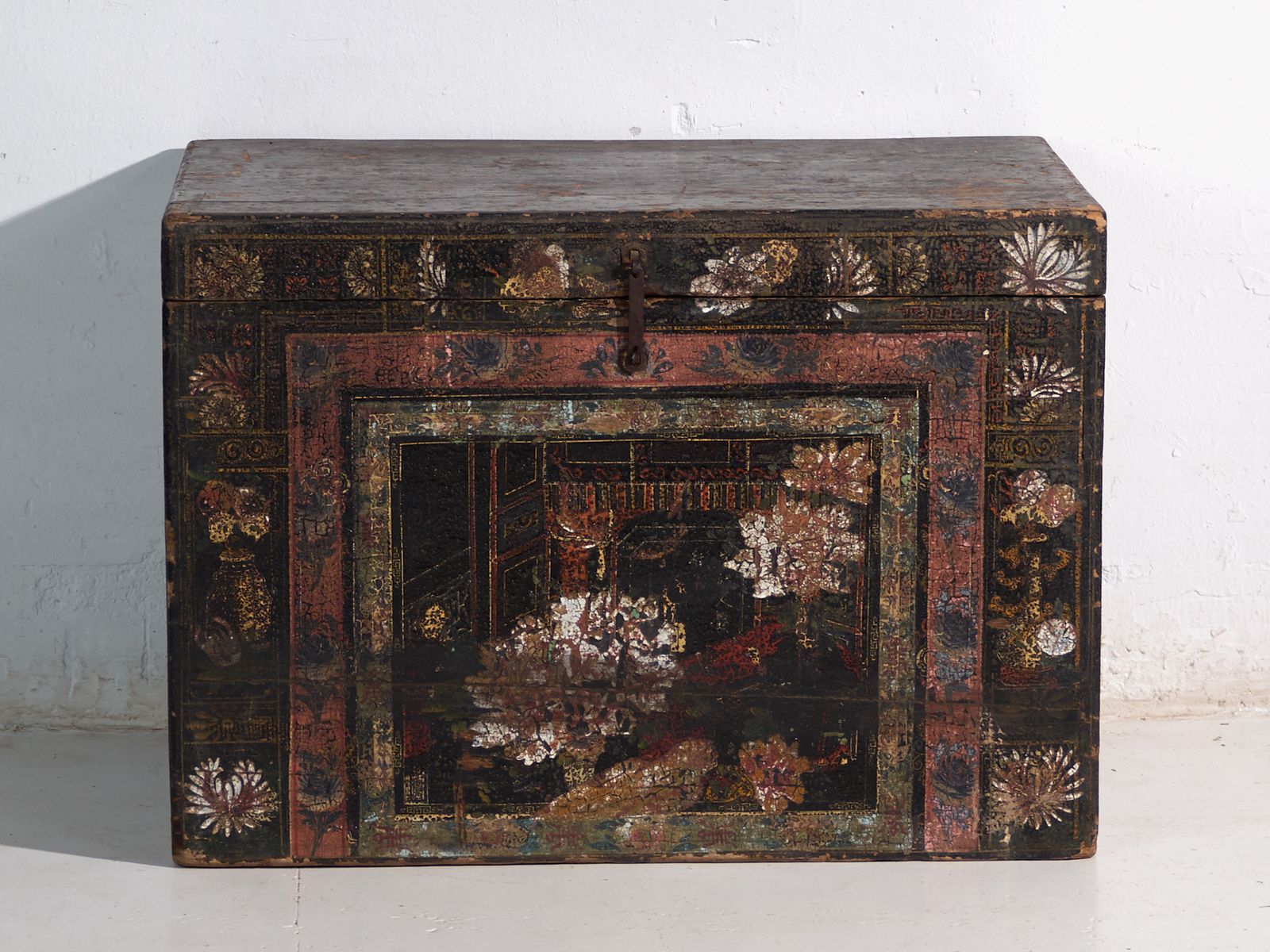 Antique Painted Trunk In Pine Wood – China, Circa 1900 photo 808.0