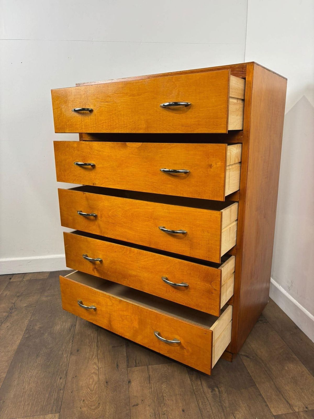 photo vintage Mid Century Oak Veneer Five Drawer Bedroom Chest