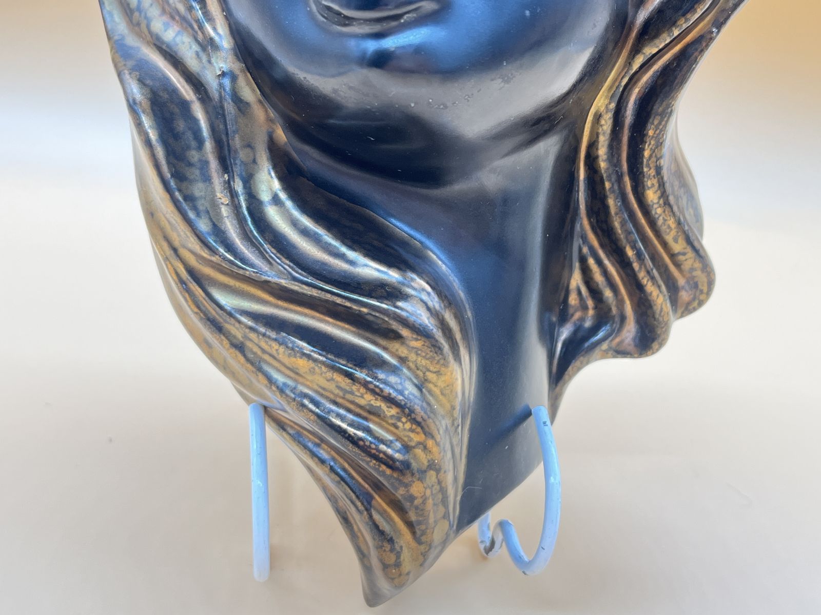 Mcm Gema Pottery Holland wandplaquette van dameshoofdje uit The Black Collection. 639. photo for sale