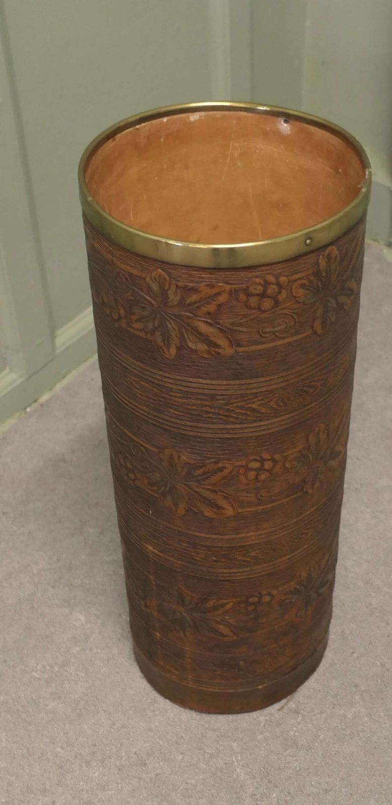 Post Modern Simulated Leather Stick Stand, Umbrella Stand An Attractive Piece