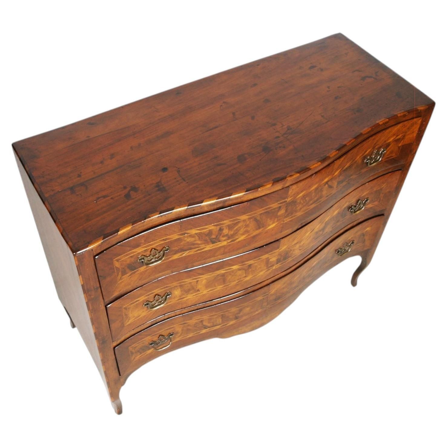 Venetiaanse commode in walnoot en marqueterie uit een historische villa in Verona, ca. 1830 photo furniture