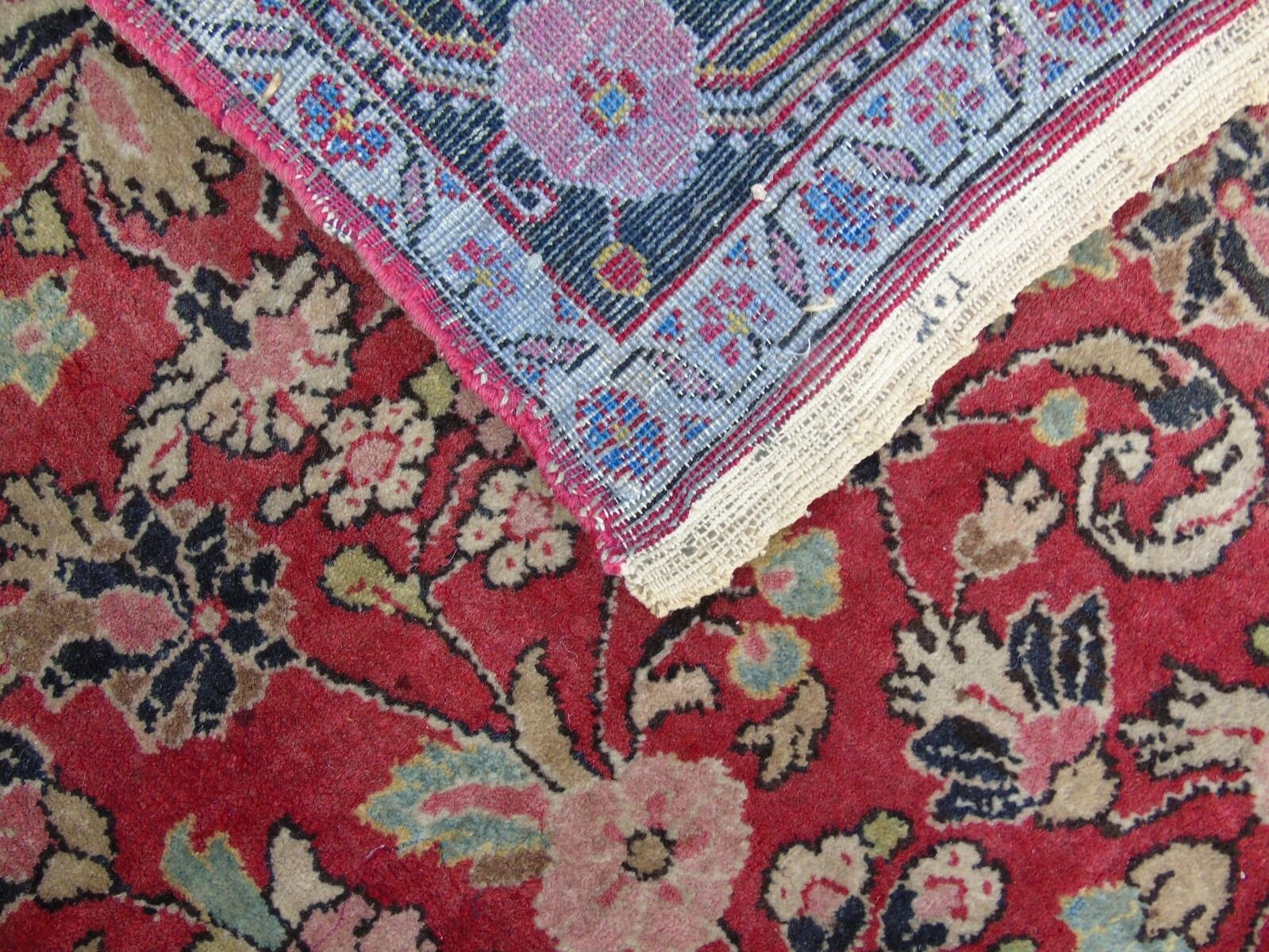 Antique Saroukh Mahal Carpet, 1920s photo vinterior