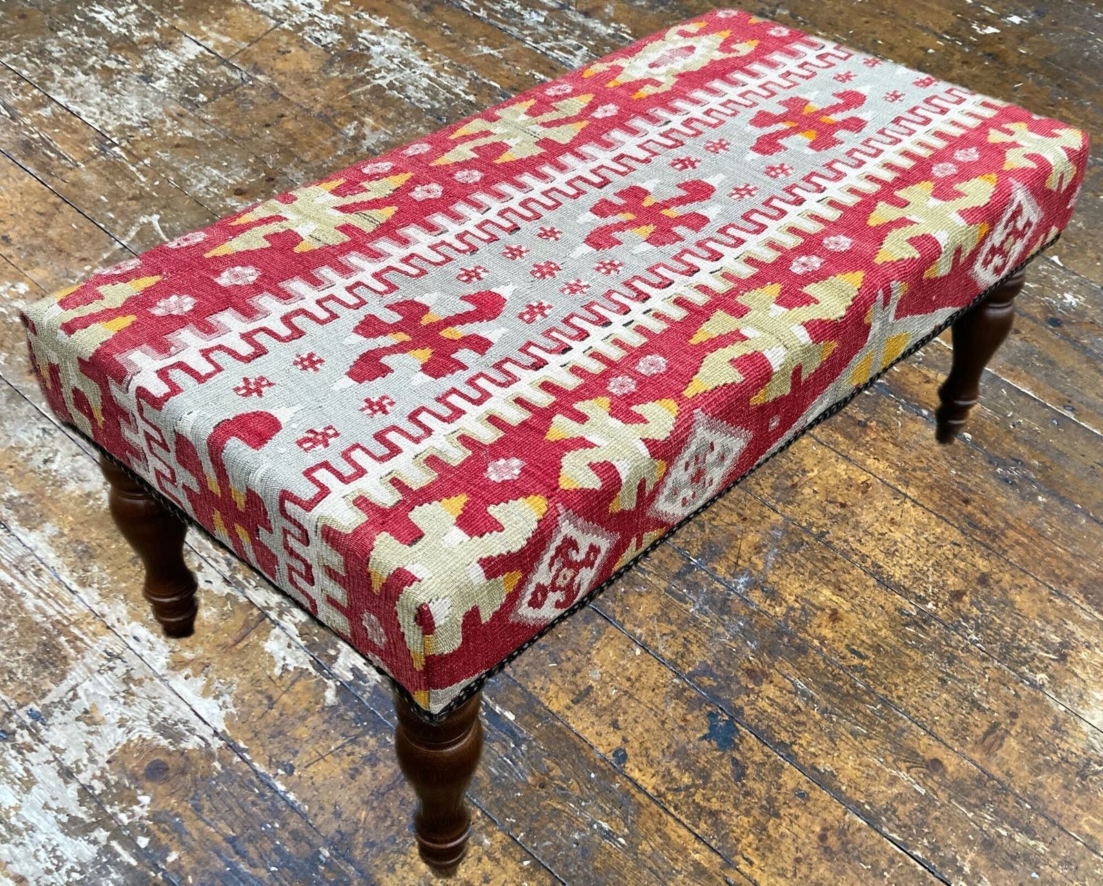 Kilim Beklede Kruk 0,90m x 0,46m x H0,39m photo furniture