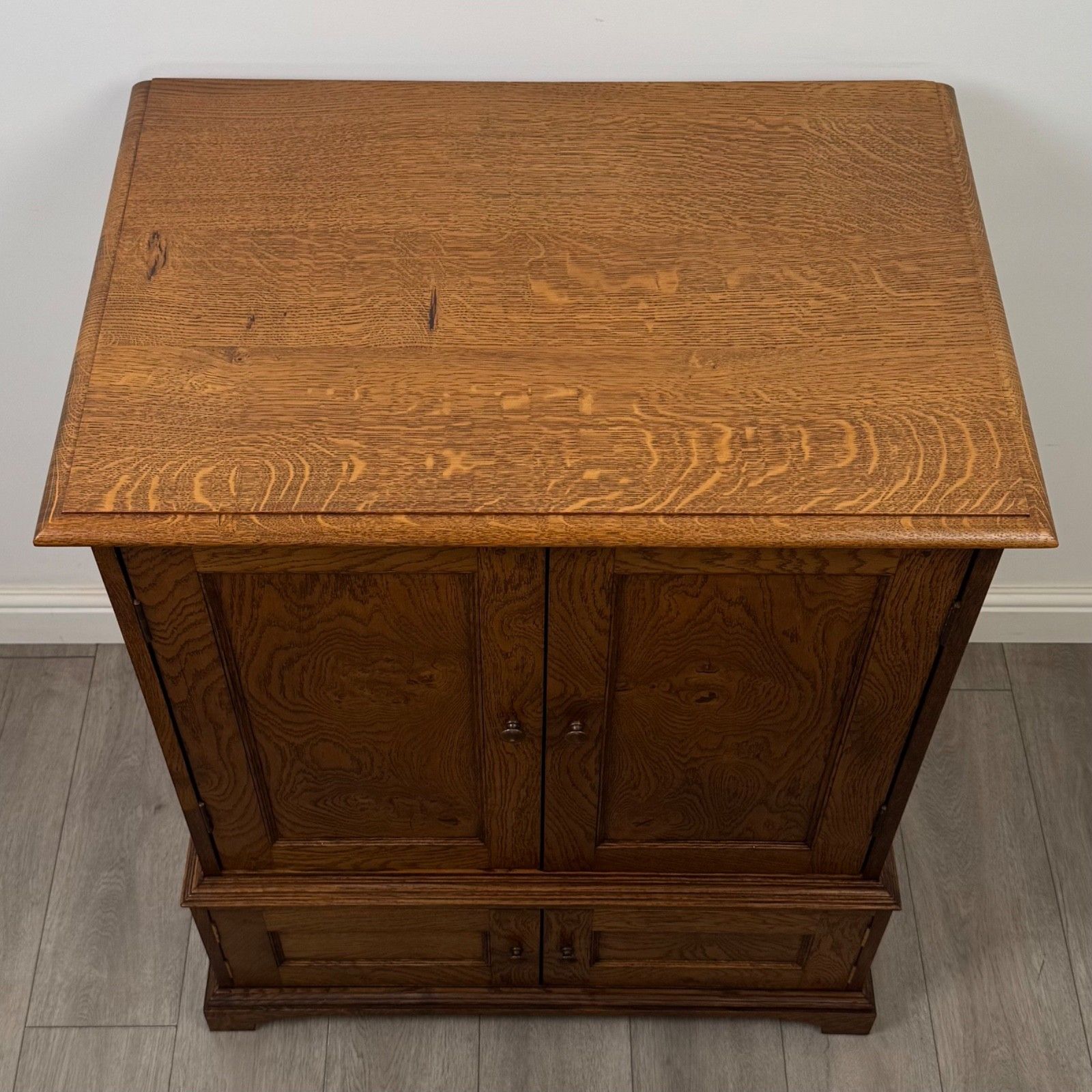 photo for sale Antique 20th Century Fine Quality Cupboard In Burr Oak ( Af 5818 )