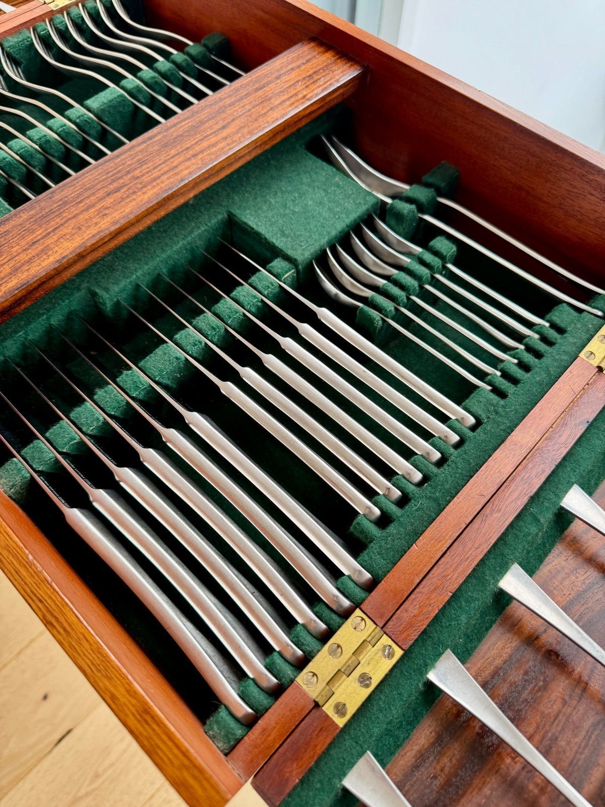 Old Hall Alveston Pattern Cutlery By Robert Welch 50 Piece Canteen For 6 Places photo for sale