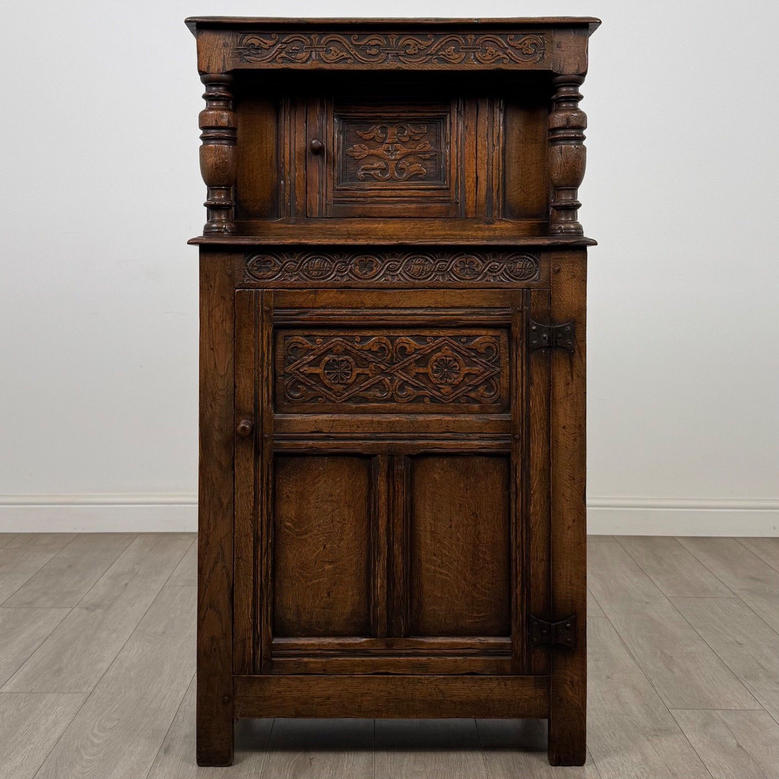 Antique 20th Century Narrow Court Cupboard In Oak ( Af 5856 )